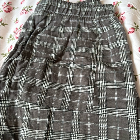 2/25$🍓⭐️ Plaid Brown Women's Shorts Ardene - Picture 3 of 3